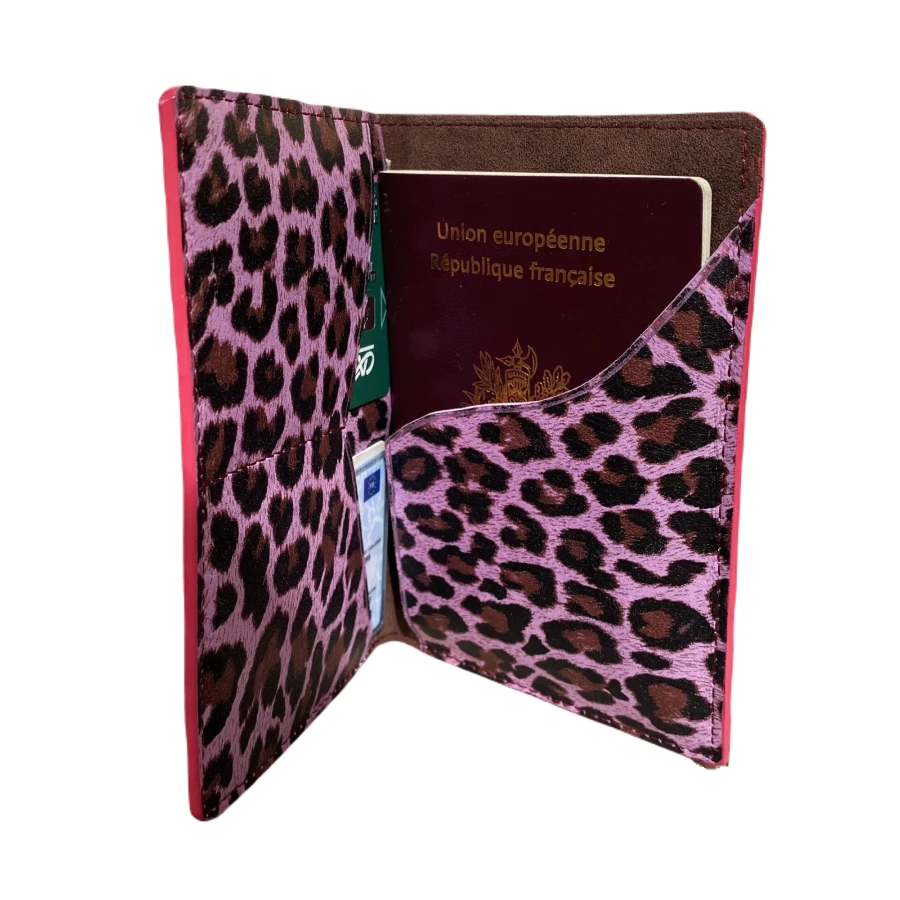 porte passeport en cuir de chèvre imprimé léopard rose porte passeport en cuir de chèvre imprimé léopard rose