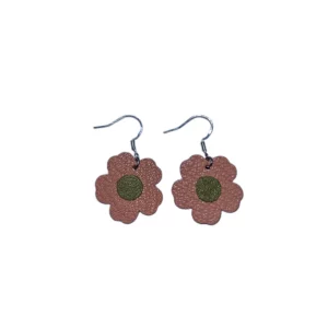 boucles d'oreilles en forme de fleur en cuir nude et vert kaki avec une monture en argent 925/1000