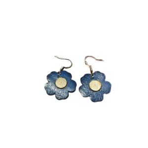 boucles d'oreilles fleur en cuir bleu turquoise et sable avec une monture en argent 925/1000