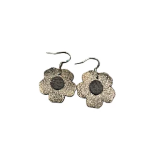 boucles d'oreilles en forme de fleur en cuir bronze et chocolat avec une monture en argent 925/1000