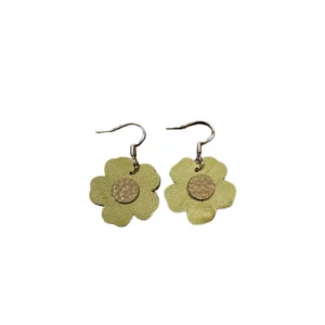 boucles d'oreilles en forme de fleur en cuir kaki et taupe avec une monture en argent 925/1000