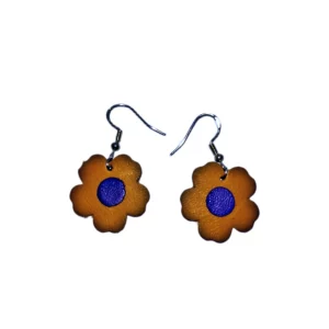 Boucles d'oreilles en forme de fleur en cuir marron et violet avec une monture en argent 925/1000