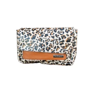 pochette portée main en cuir vernis imprimé léopard