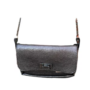 sac bandoulière en cuir de chèvre noir effet craquelé avec chaine en métal noir