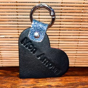 Porte clé en cuir rouge et noir en forme de coeur mon amour